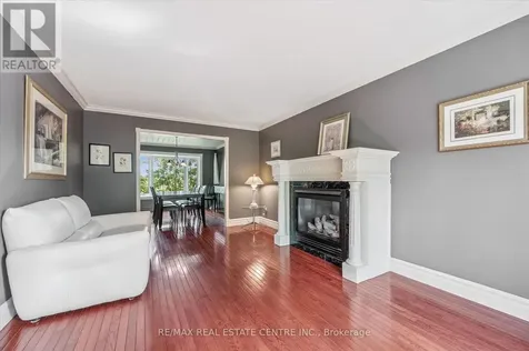 21 Tinatawa Court Kitchener ON N2A 3K4