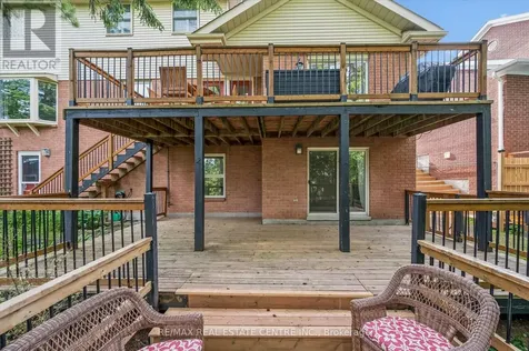 21 Tinatawa Court Kitchener ON N2A 3K4