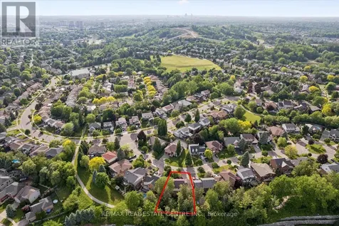 21 Tinatawa Court Kitchener ON N2A 3K4
