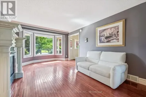 21 Tinatawa Court Kitchener ON N2A 3K4