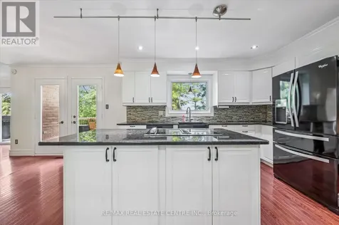 21 Tinatawa Court Kitchener ON N2A 3K4