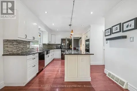 21 Tinatawa Court Kitchener ON N2A 3K4