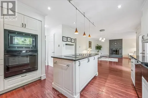 21 Tinatawa Court Kitchener ON N2A 3K4