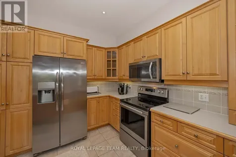 32 Silverthorn Court Ottawa ON K2J 4Y2