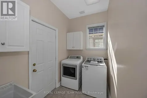 32 Silverthorn Court Ottawa ON K2J 4Y2