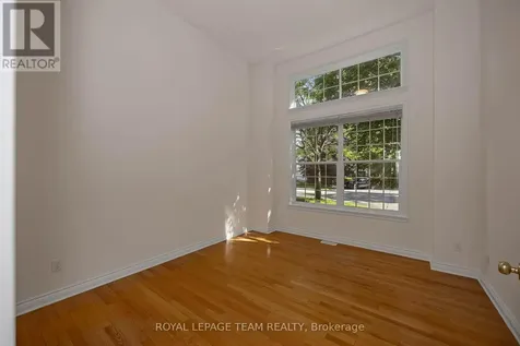 32 Silverthorn Court Ottawa ON K2J 4Y2