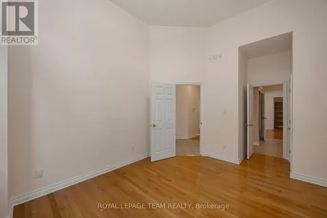 32 Silverthorn Court Ottawa ON K2J 4Y2