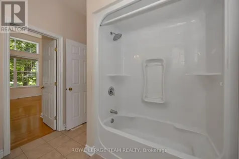 32 Silverthorn Court Ottawa ON K2J 4Y2