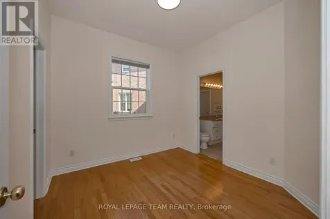 32 Silverthorn Court Ottawa ON K2J 4Y2