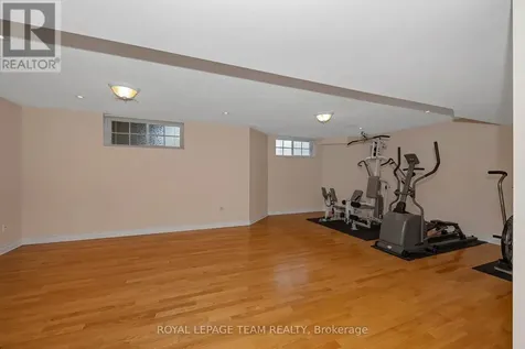32 Silverthorn Court Ottawa ON K2J 4Y2