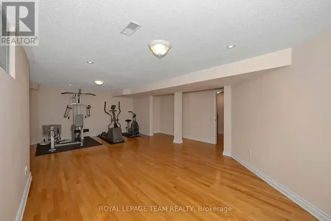 32 Silverthorn Court Ottawa ON K2J 4Y2