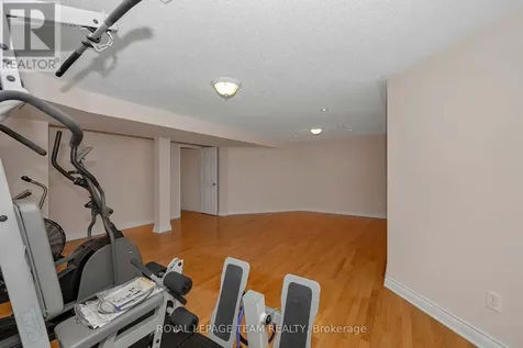 32 Silverthorn Court Ottawa ON K2J 4Y2