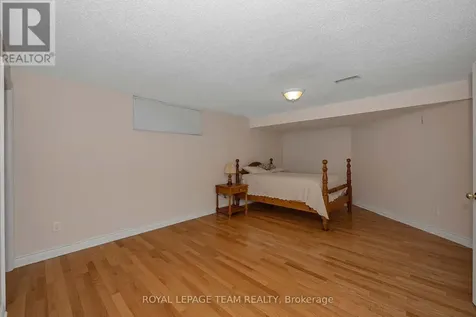 32 Silverthorn Court Ottawa ON K2J 4Y2
