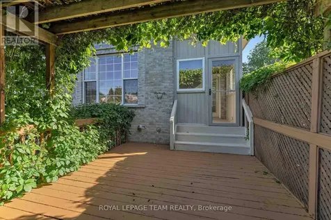 32 Silverthorn Court Ottawa ON K2J 4Y2