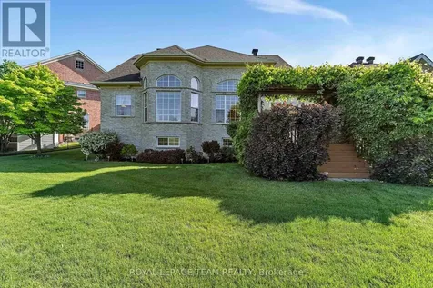 32 Silverthorn Court Ottawa ON K2J 4Y2