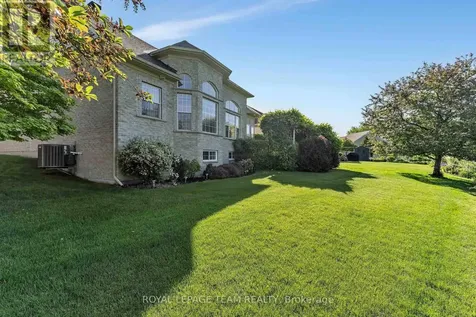 32 Silverthorn Court Ottawa ON K2J 4Y2