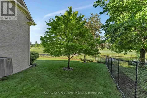 32 Silverthorn Court Ottawa ON K2J 4Y2