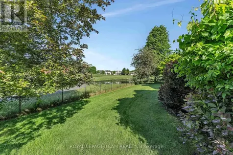 32 Silverthorn Court Ottawa ON K2J 4Y2