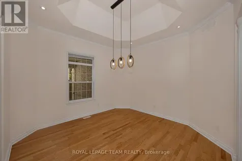 32 Silverthorn Court Ottawa ON K2J 4Y2