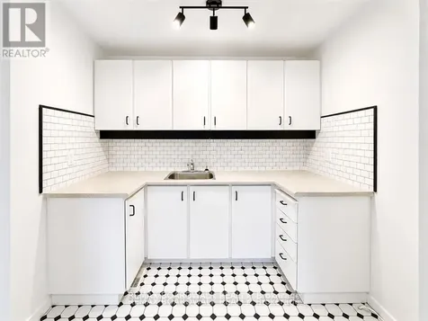53J Sumac Street Ottawa ON K1J 7T7