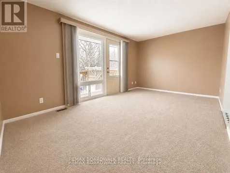 53J Sumac Street Ottawa ON K1J 7T7