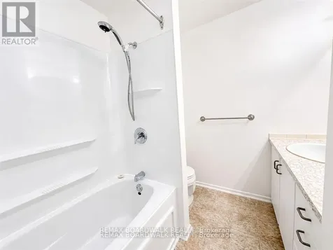 53J Sumac Street Ottawa ON K1J 7T7