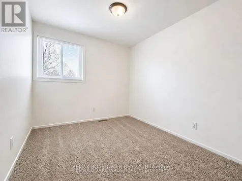 53J Sumac Street Ottawa ON K1J 7T7