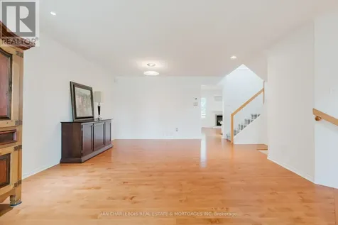 6020 Longleaf Drive Ottawa ON K1W 1J2