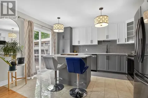 18 Castlemore Street Ottawa ON K2G 6N5