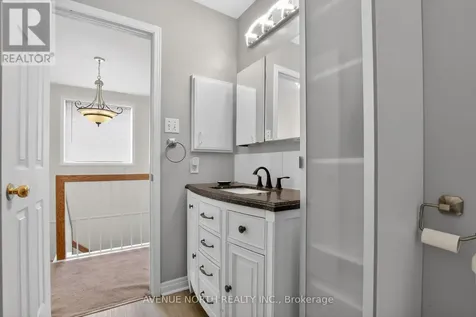 18 Castlemore Street Ottawa ON K2G 6N5
