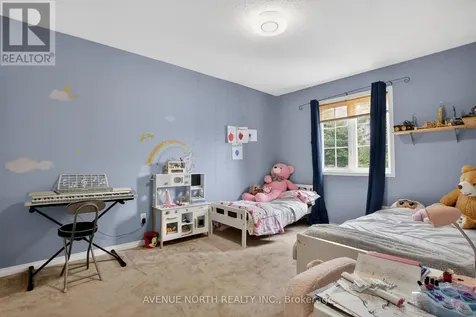 18 Castlemore Street Ottawa ON K2G 6N5
