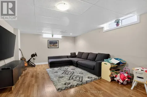 18 Castlemore Street Ottawa ON K2G 6N5