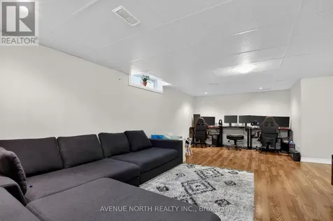 18 Castlemore Street Ottawa ON K2G 6N5
