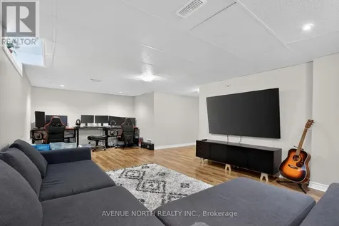 18 Castlemore Street Ottawa ON K2G 6N5