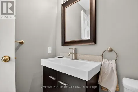 18 Castlemore Street Ottawa ON K2G 6N5