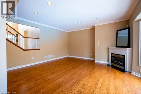 8 Sophie Court Grimsby ON L3M 5L6