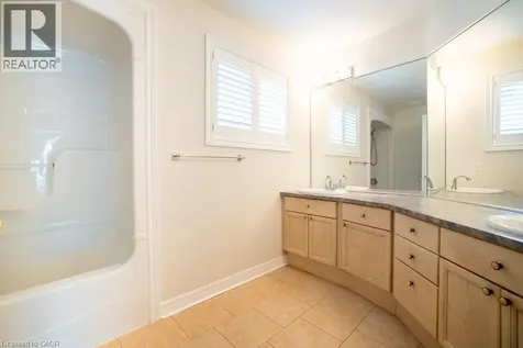 8 Sophie Court Grimsby ON L3M 5L6