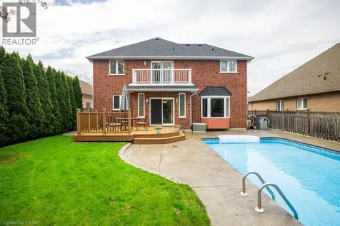8 Sophie Court Grimsby ON L3M 5L6