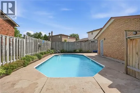 2 Loring Crescent Stoney Creek ON L8E 3X3