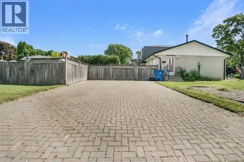 115 Parkwood Drive Chatham ON N7M 2B1