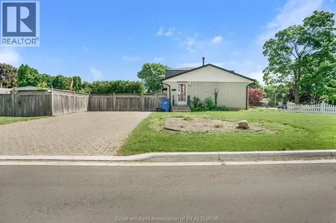 115 Parkwood Drive Chatham ON N7M 2B1