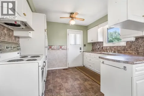 115 Parkwood Drive Chatham ON N7M 2B1
