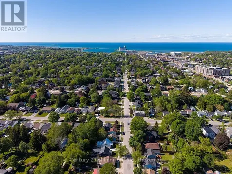 444 Maple Street Collingwood ON L9Y 2R9