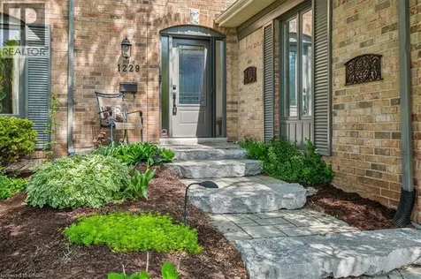 1229 Old Post Drive Oakville ON L6M 1A5
