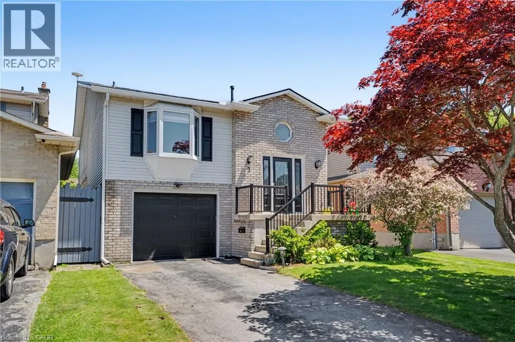 7 Rembrandt Drive Grimsby ON L3M 4Z6