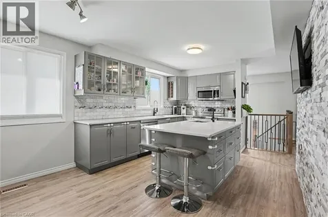 7 Rembrandt Drive Grimsby ON L3M 4Z6