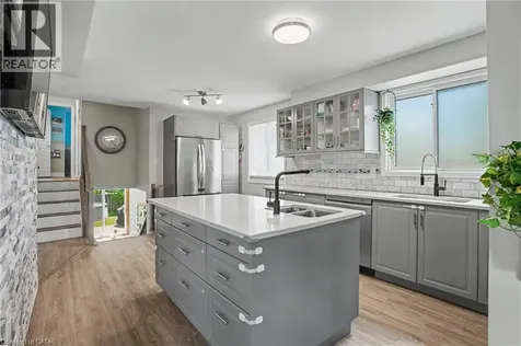 7 Rembrandt Drive Grimsby ON L3M 4Z6