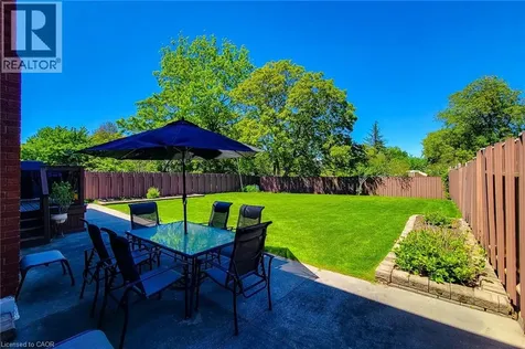 56 Teak Street Stoney Creek ON L8G 4W5