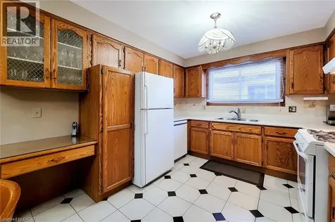 56 Teak Street Stoney Creek ON L8G 4W5