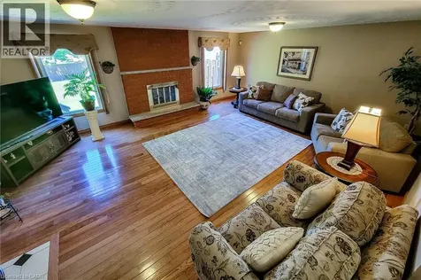 56 Teak Street Stoney Creek ON L8G 4W5